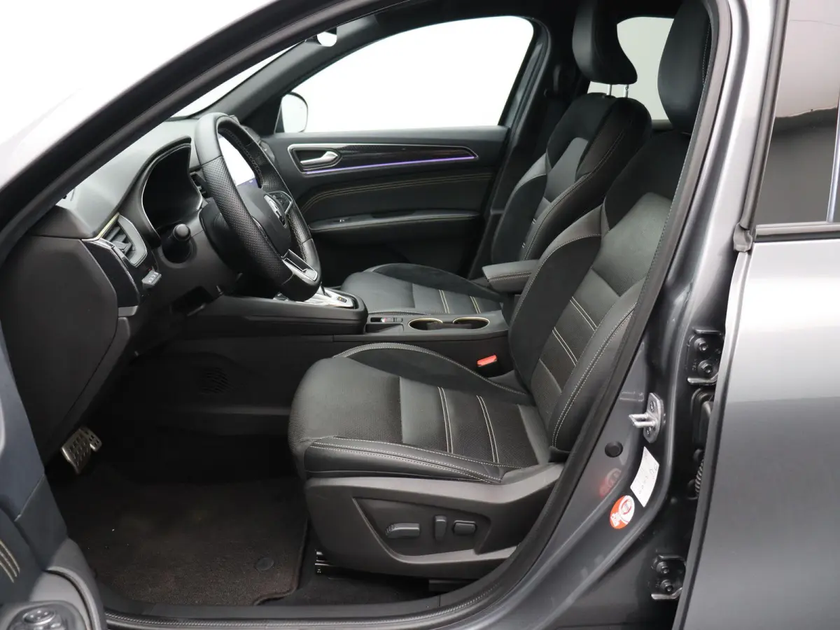 E-Tech hybrid 145pk E-Tech engineered | Trekhaak | Lederen bekleding | Elek. stoelen | Stoel- en stuurwielverwarming |