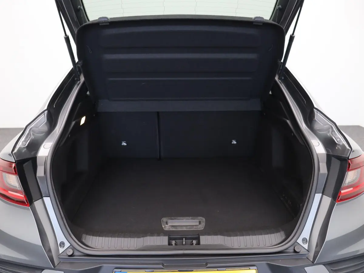 E-Tech hybrid 145pk E-Tech engineered | Trekhaak | Lederen bekleding | Elek. stoelen | Stoel- en stuurwielverwarming |