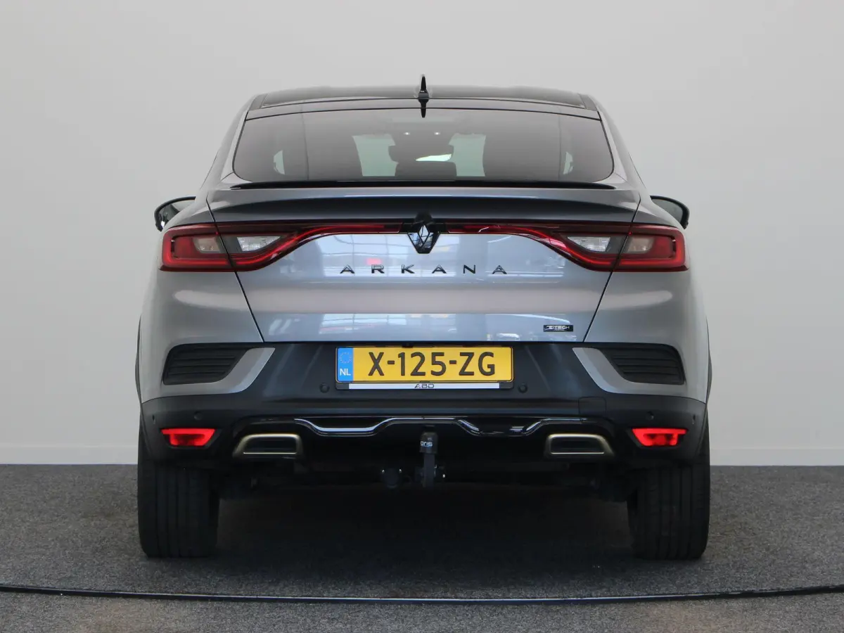 E-Tech hybrid 145pk E-Tech engineered | Trekhaak | Lederen bekleding | Elek. stoelen | Stoel- en stuurwielverwarming |