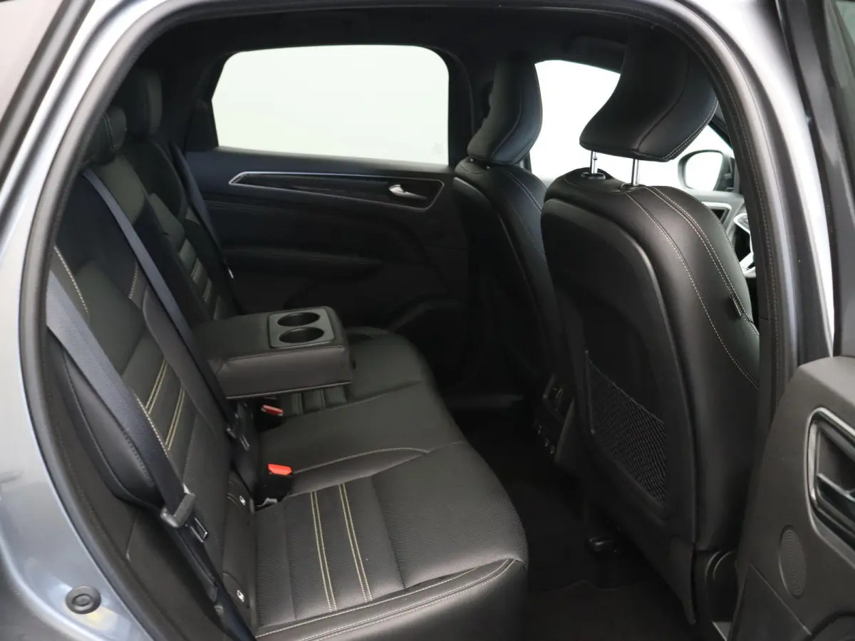E-Tech hybrid 145pk E-Tech engineered | Trekhaak | Lederen bekleding | Elek. stoelen | Stoel- en stuurwielverwarming |