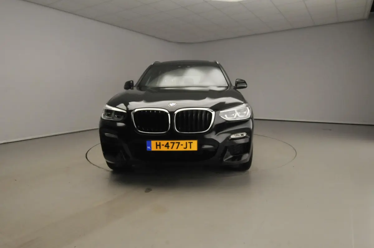sDrive20i | M-Sportpakket | LED | Leder | HUD | Panoramadak | Chrome line | Stoelverwarming | DAB | Hifi speakers | Alu 20 inch