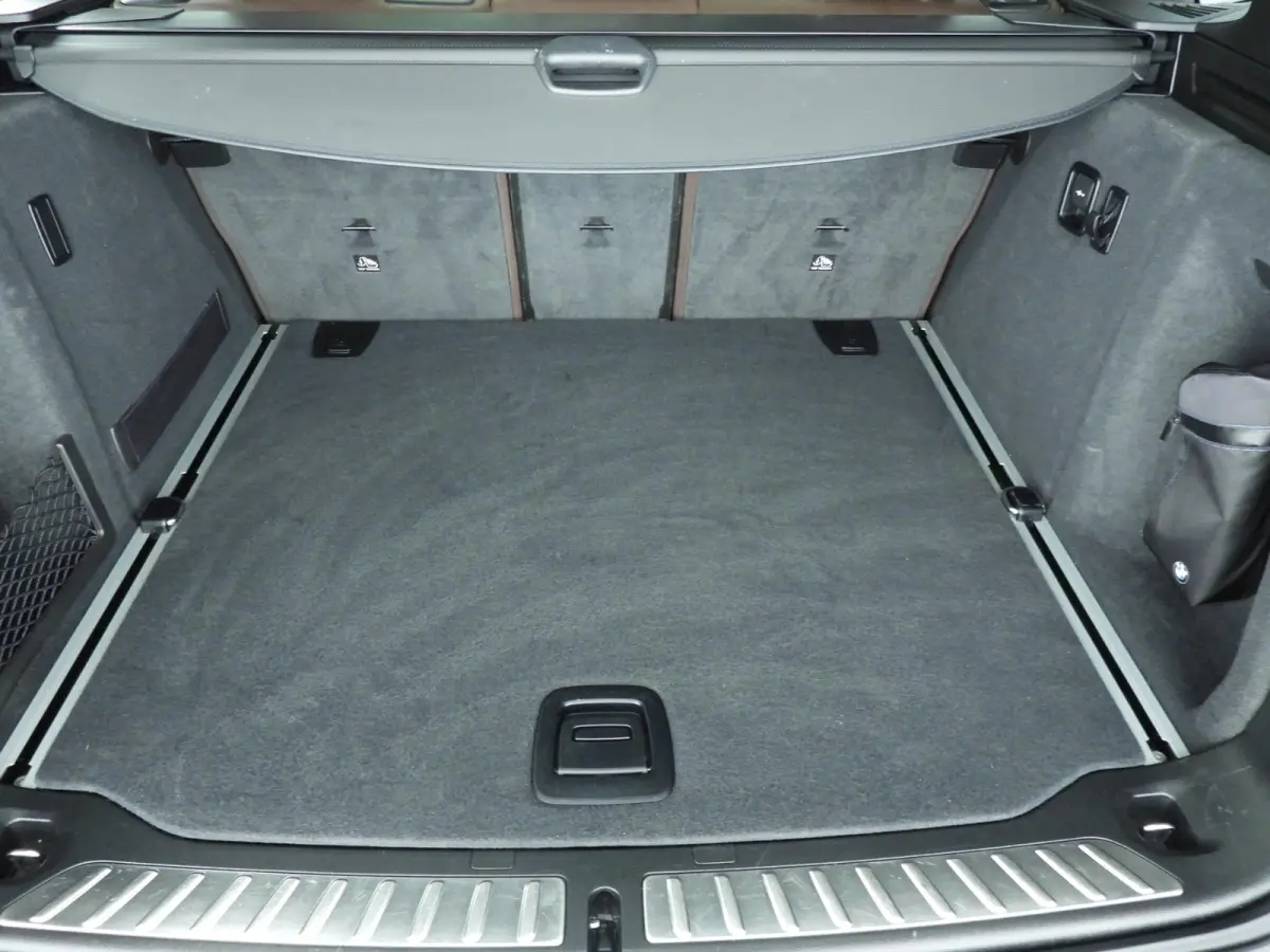 sDrive20i | M-Sportpakket | LED | Leder | HUD | Panoramadak | Chrome line | Stoelverwarming | DAB | Hifi speakers | Alu 20 inch