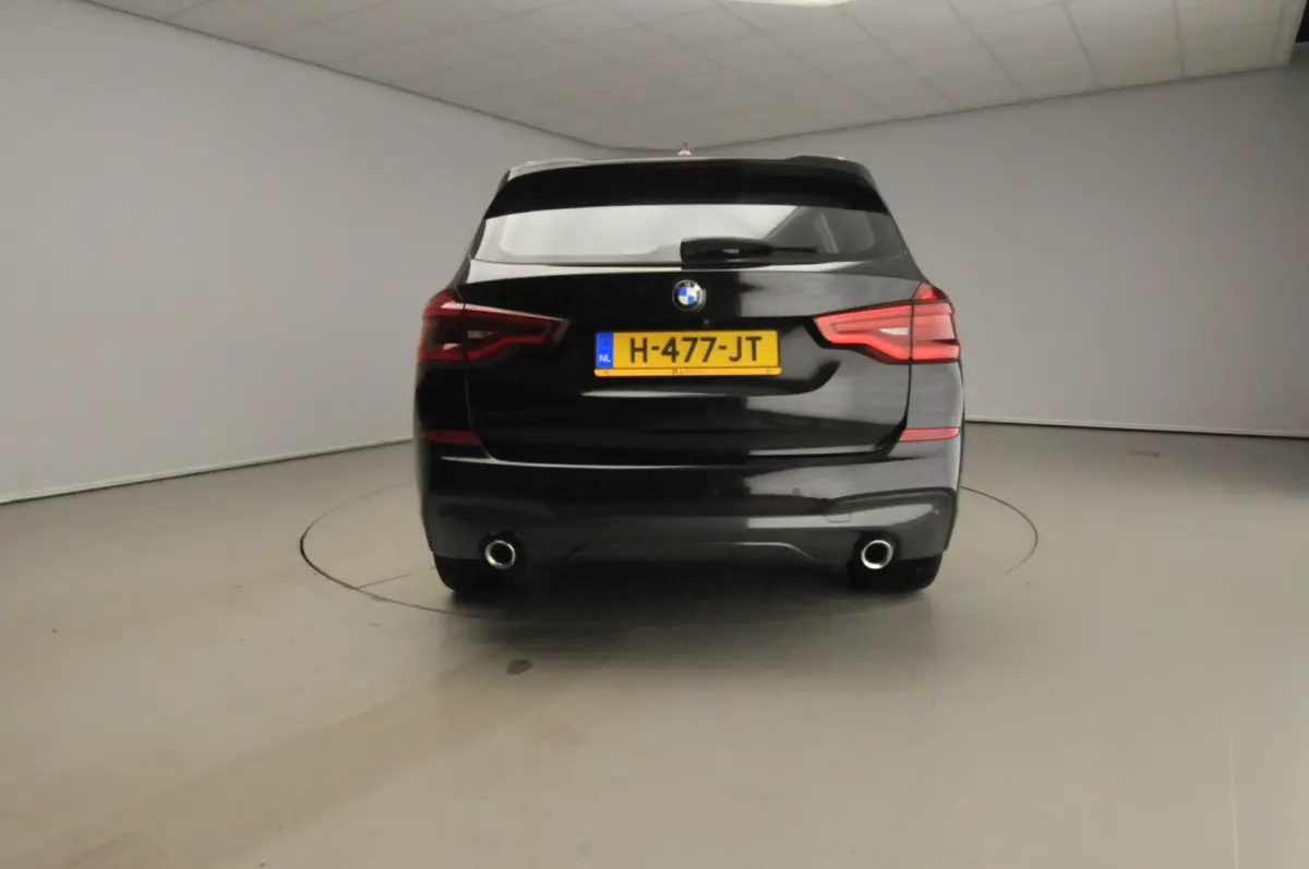 sDrive20i | M-Sportpakket | LED | Leder | HUD | Panoramadak | Chrome line | Stoelverwarming | DAB | Hifi speakers | Alu 20 inch