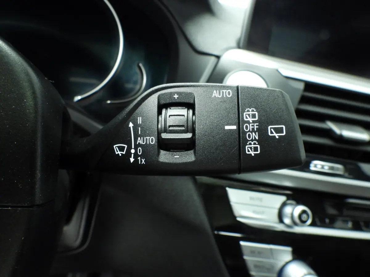sDrive20i | M-Sportpakket | LED | Leder | HUD | Panoramadak | Chrome line | Stoelverwarming | DAB | Hifi speakers | Alu 20 inch
