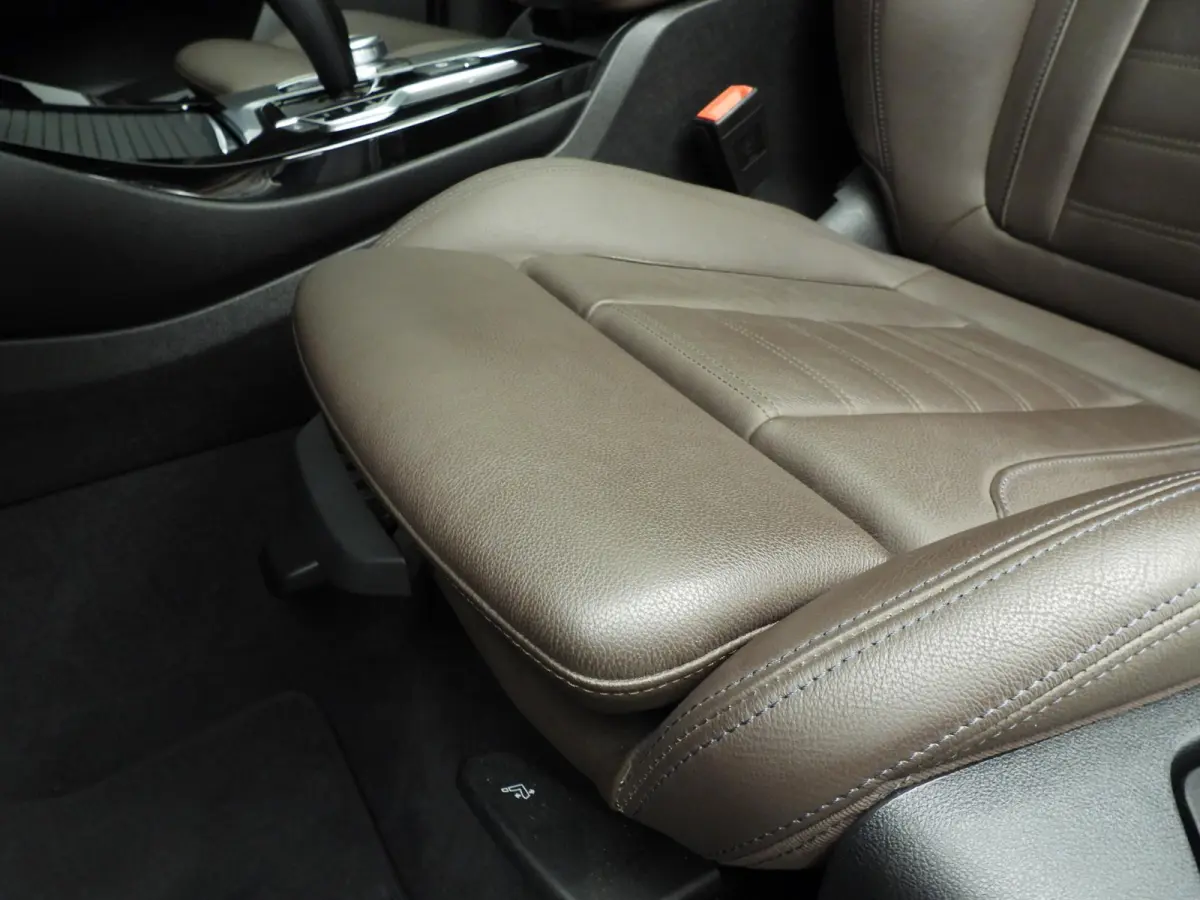 sDrive20i | M-Sportpakket | LED | Leder | HUD | Panoramadak | Chrome line | Stoelverwarming | DAB | Hifi speakers | Alu 20 inch