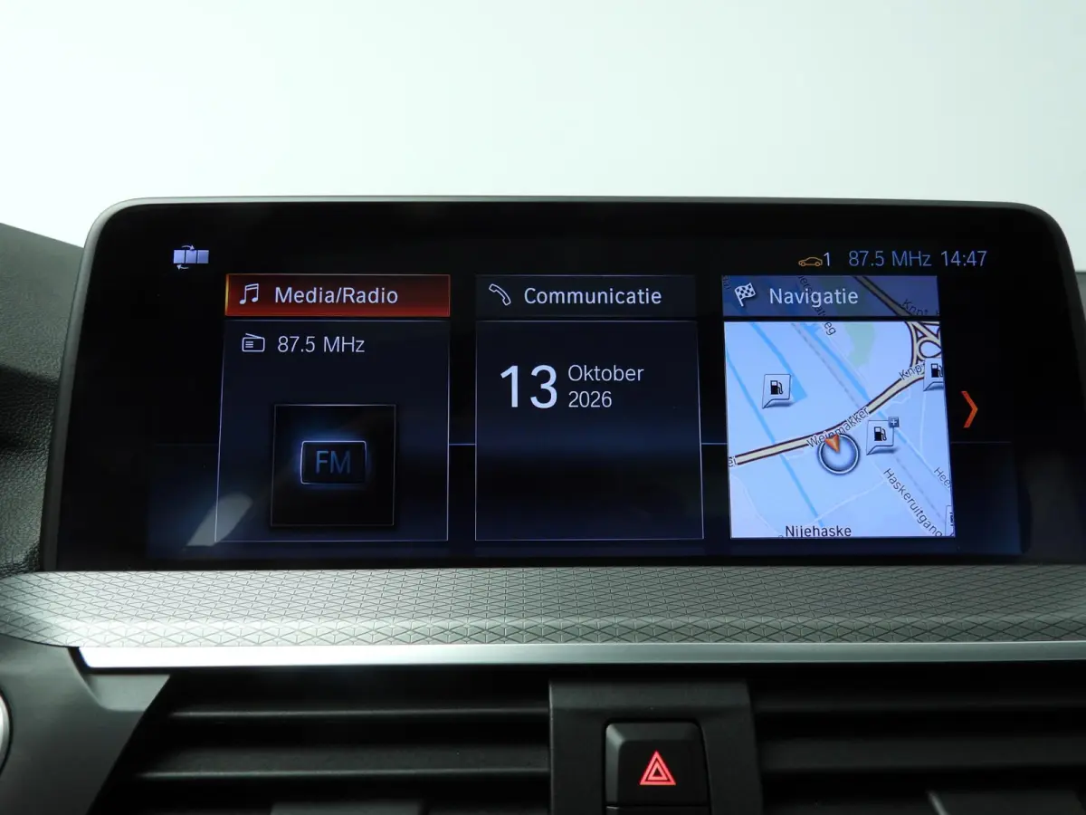 sDrive20i | M-Sportpakket | LED | Leder | HUD | Panoramadak | Chrome line | Stoelverwarming | DAB | Hifi speakers | Alu 20 inch
