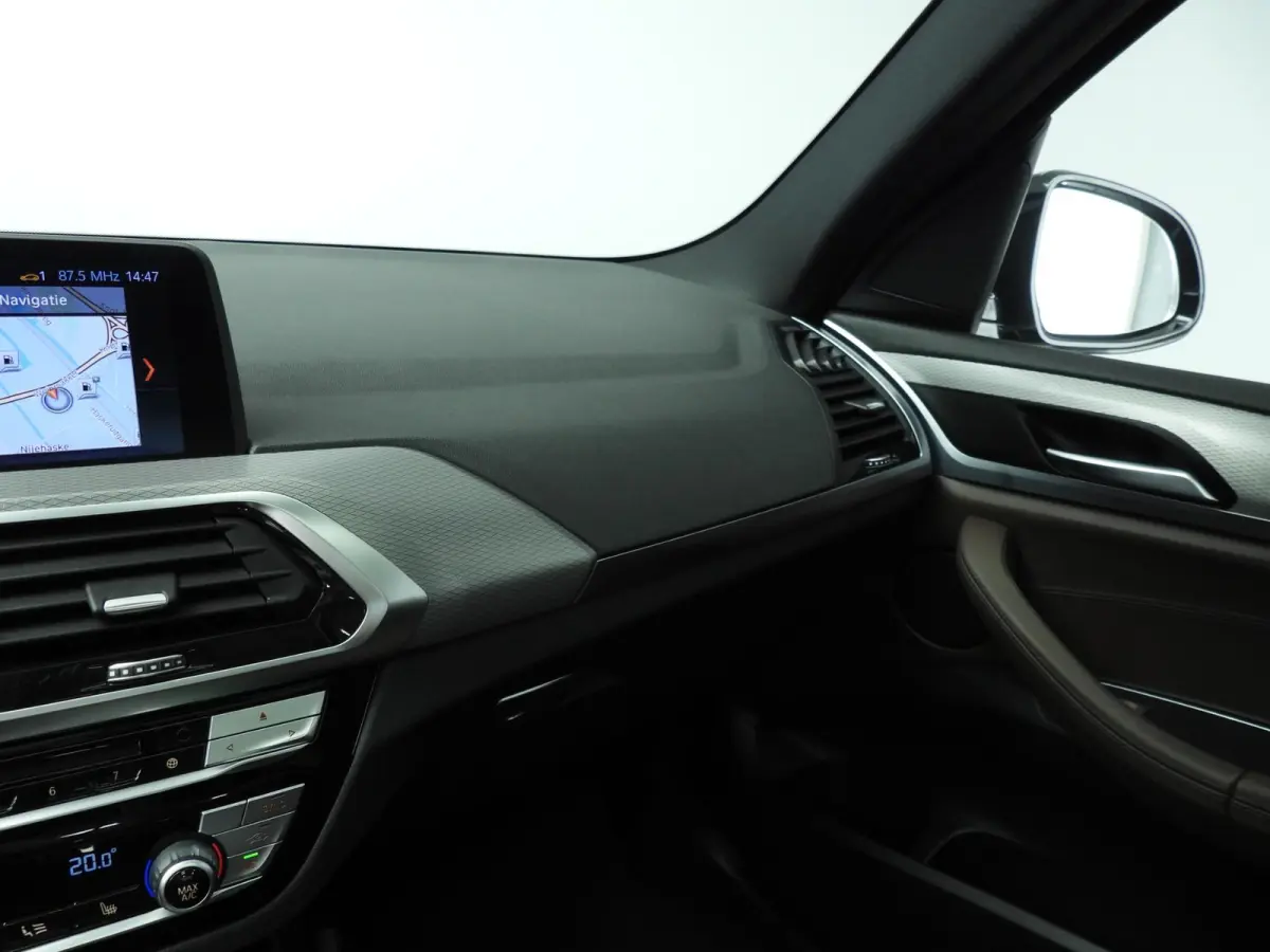 sDrive20i | M-Sportpakket | LED | Leder | HUD | Panoramadak | Chrome line | Stoelverwarming | DAB | Hifi speakers | Alu 20 inch