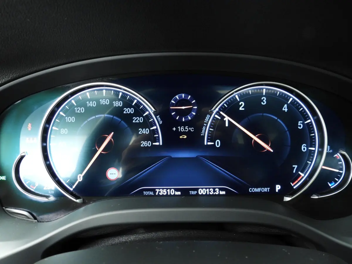 sDrive20i | M-Sportpakket | LED | Leder | HUD | Panoramadak | Chrome line | Stoelverwarming | DAB | Hifi speakers | Alu 20 inch