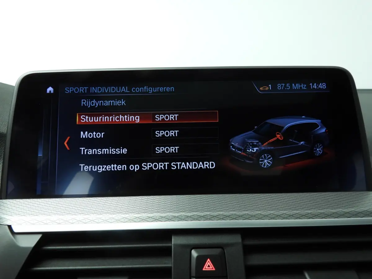 sDrive20i | M-Sportpakket | LED | Leder | HUD | Panoramadak | Chrome line | Stoelverwarming | DAB | Hifi speakers | Alu 20 inch