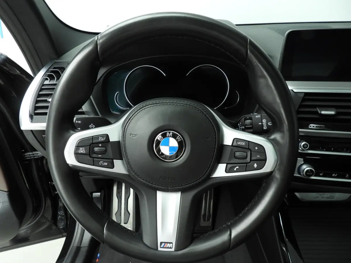 sDrive20i | M-Sportpakket | LED | Leder | HUD | Panoramadak | Chrome line | Stoelverwarming | DAB | Hifi speakers | Alu 20 inch