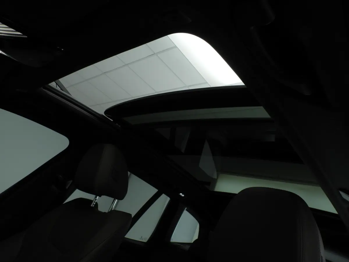 sDrive20i | M-Sportpakket | LED | Leder | HUD | Panoramadak | Chrome line | Stoelverwarming | DAB | Hifi speakers | Alu 20 inch