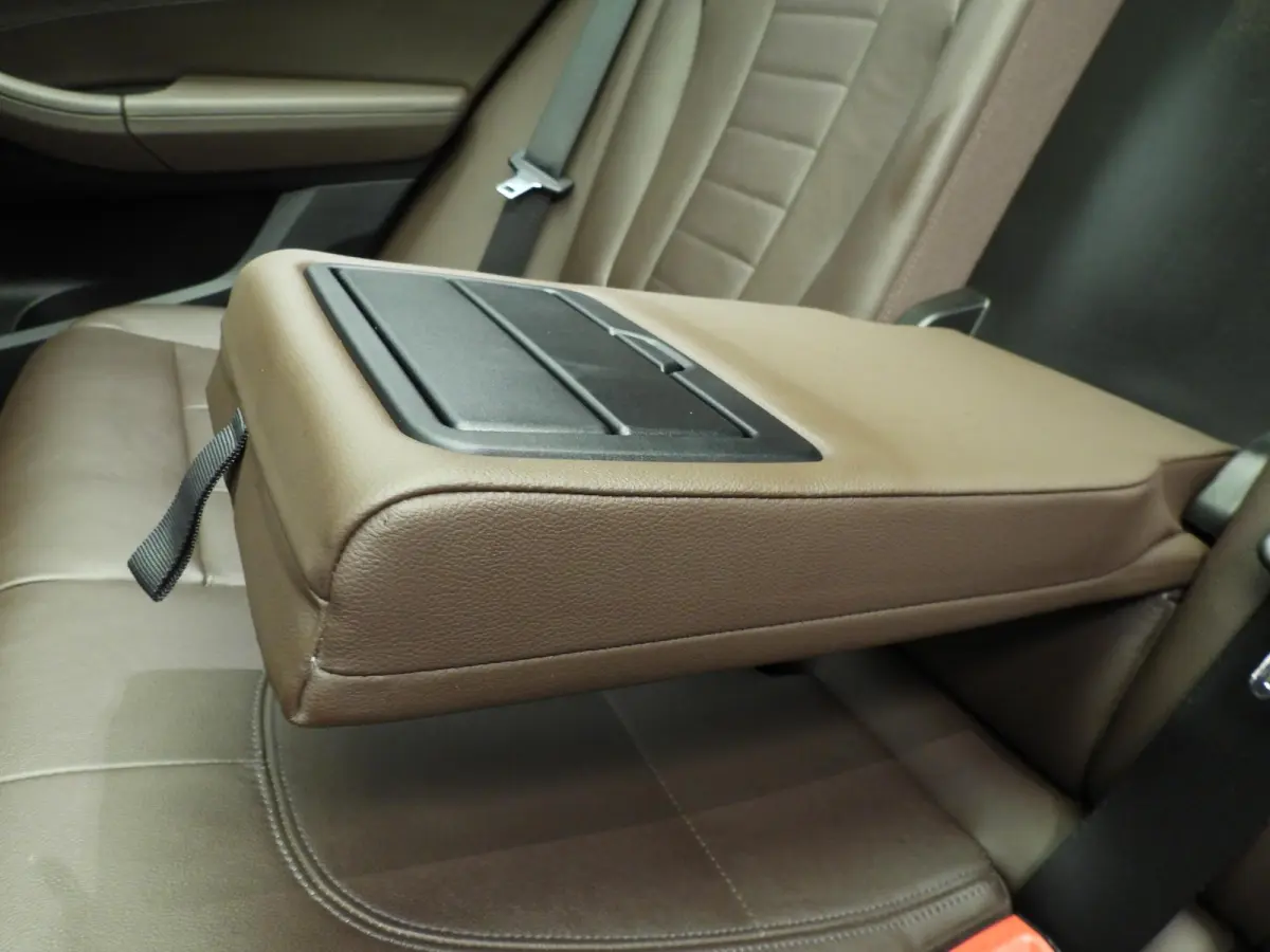 sDrive20i | M-Sportpakket | LED | Leder | HUD | Panoramadak | Chrome line | Stoelverwarming | DAB | Hifi speakers | Alu 20 inch
