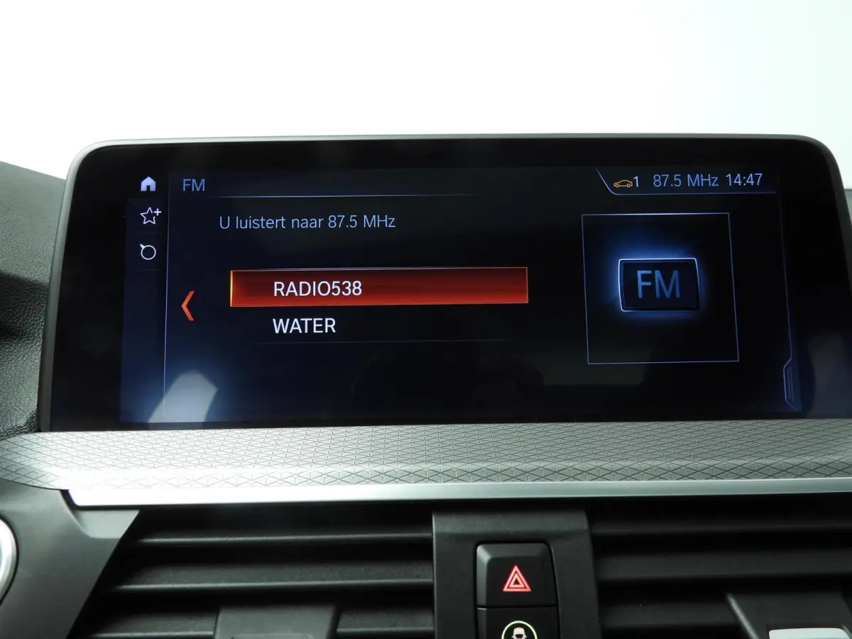 sDrive20i | M-Sportpakket | LED | Leder | HUD | Panoramadak | Chrome line | Stoelverwarming | DAB | Hifi speakers | Alu 20 inch