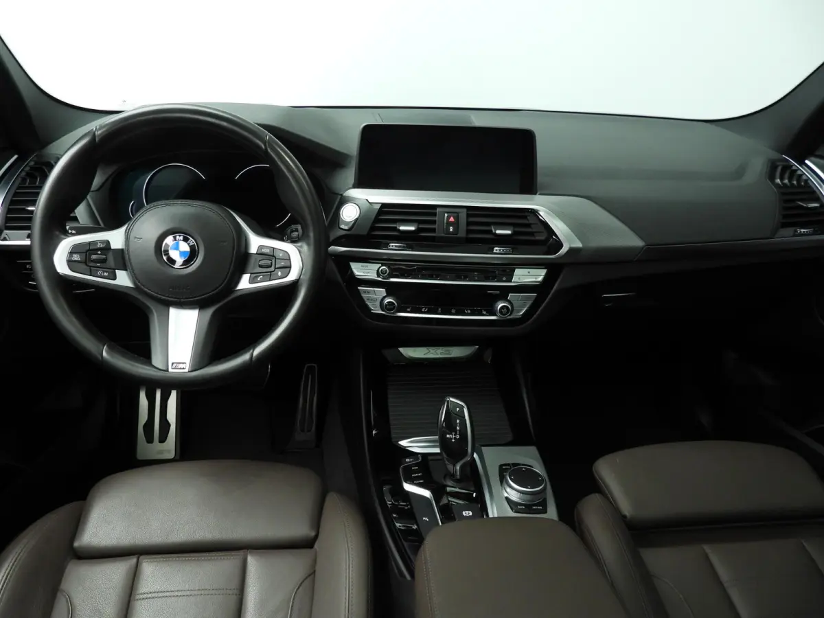 sDrive20i | M-Sportpakket | LED | Leder | HUD | Panoramadak | Chrome line | Stoelverwarming | DAB | Hifi speakers | Alu 20 inch