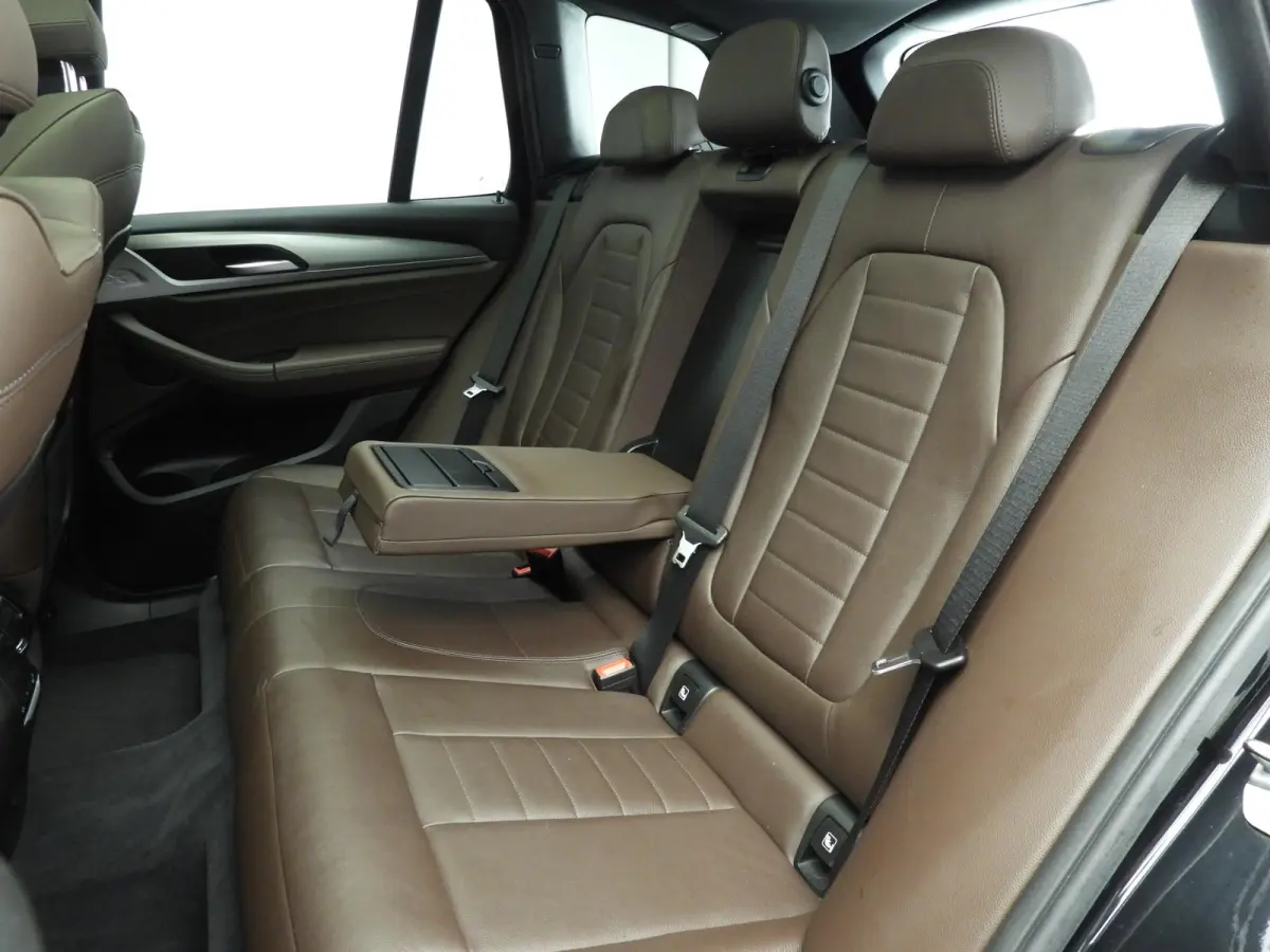 sDrive20i | M-Sportpakket | LED | Leder | HUD | Panoramadak | Chrome line | Stoelverwarming | DAB | Hifi speakers | Alu 20 inch