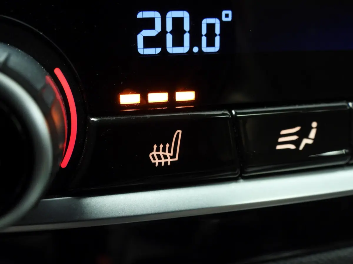 sDrive20i | M-Sportpakket | LED | Leder | HUD | Panoramadak | Chrome line | Stoelverwarming | DAB | Hifi speakers | Alu 20 inch