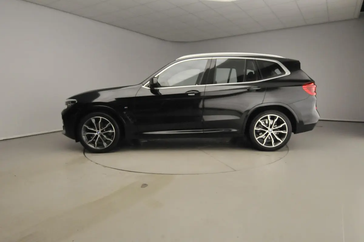 sDrive20i | M-Sportpakket | LED | Leder | HUD | Panoramadak | Chrome line | Stoelverwarming | DAB | Hifi speakers | Alu 20 inch