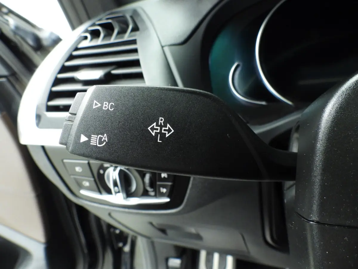 sDrive20i | M-Sportpakket | LED | Leder | HUD | Panoramadak | Chrome line | Stoelverwarming | DAB | Hifi speakers | Alu 20 inch