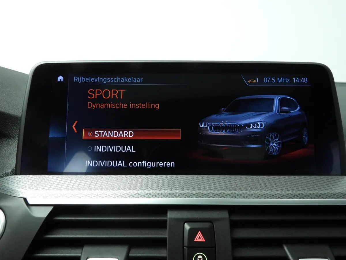 sDrive20i | M-Sportpakket | LED | Leder | HUD | Panoramadak | Chrome line | Stoelverwarming | DAB | Hifi speakers | Alu 20 inch
