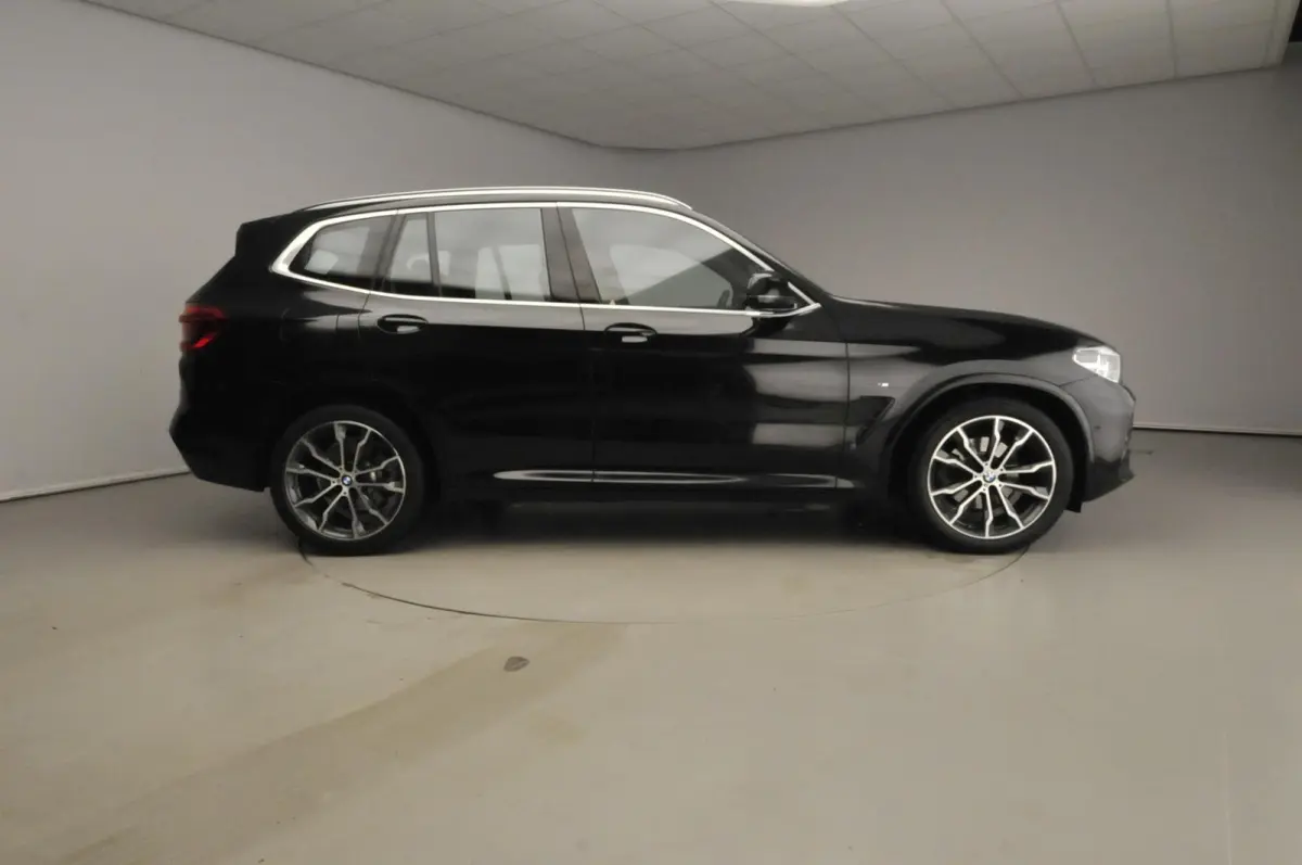 sDrive20i | M-Sportpakket | LED | Leder | HUD | Panoramadak | Chrome line | Stoelverwarming | DAB | Hifi speakers | Alu 20 inch