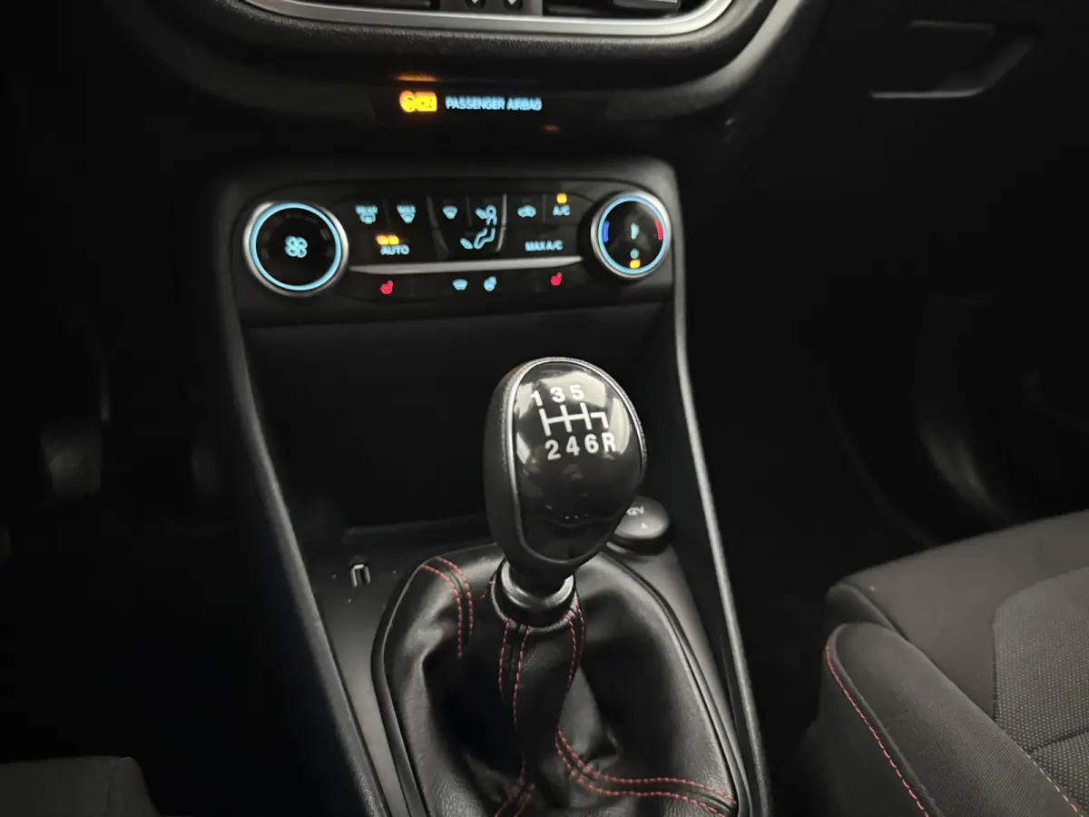 1.0 EcoBoost Hybrid ST-Line | Cruise | Carplay | Clima | Stoel/Stuurverw. | Parkeersens. | NAP