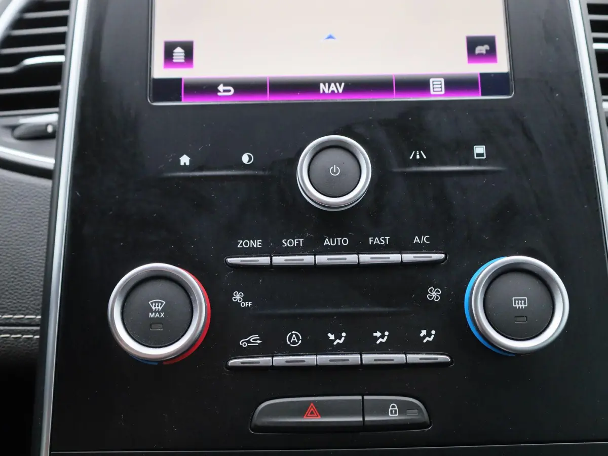 1.2 TCe Intens | Airconditioning | Cruise Control | Lederen Bekleding | Achteruitrijcamera | Trekhaak |