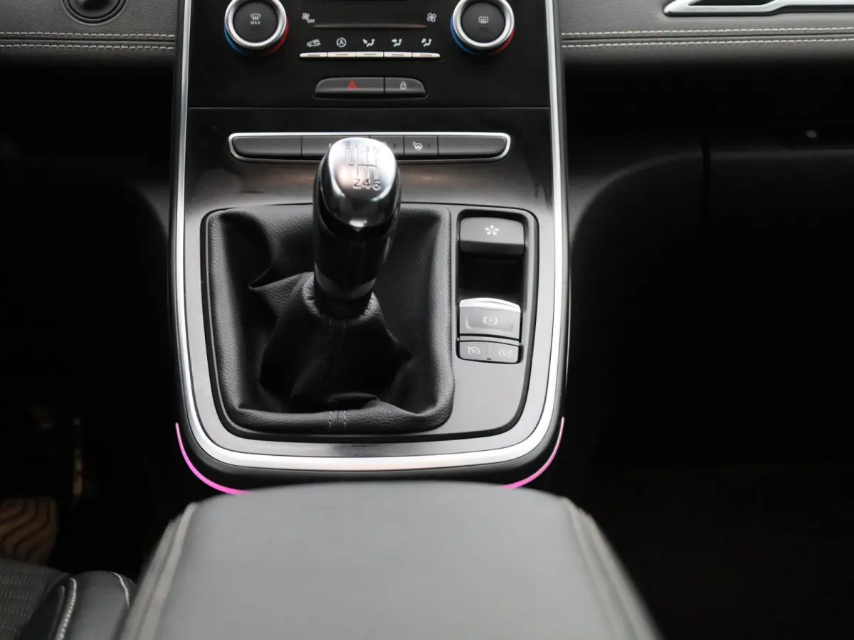 1.2 TCe Intens | Airconditioning | Cruise Control | Lederen Bekleding | Achteruitrijcamera | Trekhaak |
