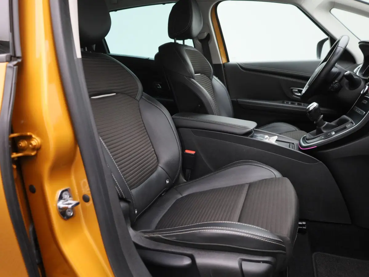 1.2 TCe Intens | Airconditioning | Cruise Control | Lederen Bekleding | Achteruitrijcamera | Trekhaak |