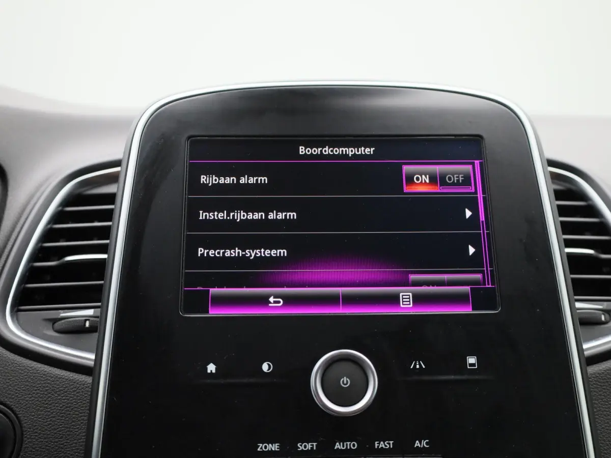 1.2 TCe Intens | Airconditioning | Cruise Control | Lederen Bekleding | Achteruitrijcamera | Trekhaak |