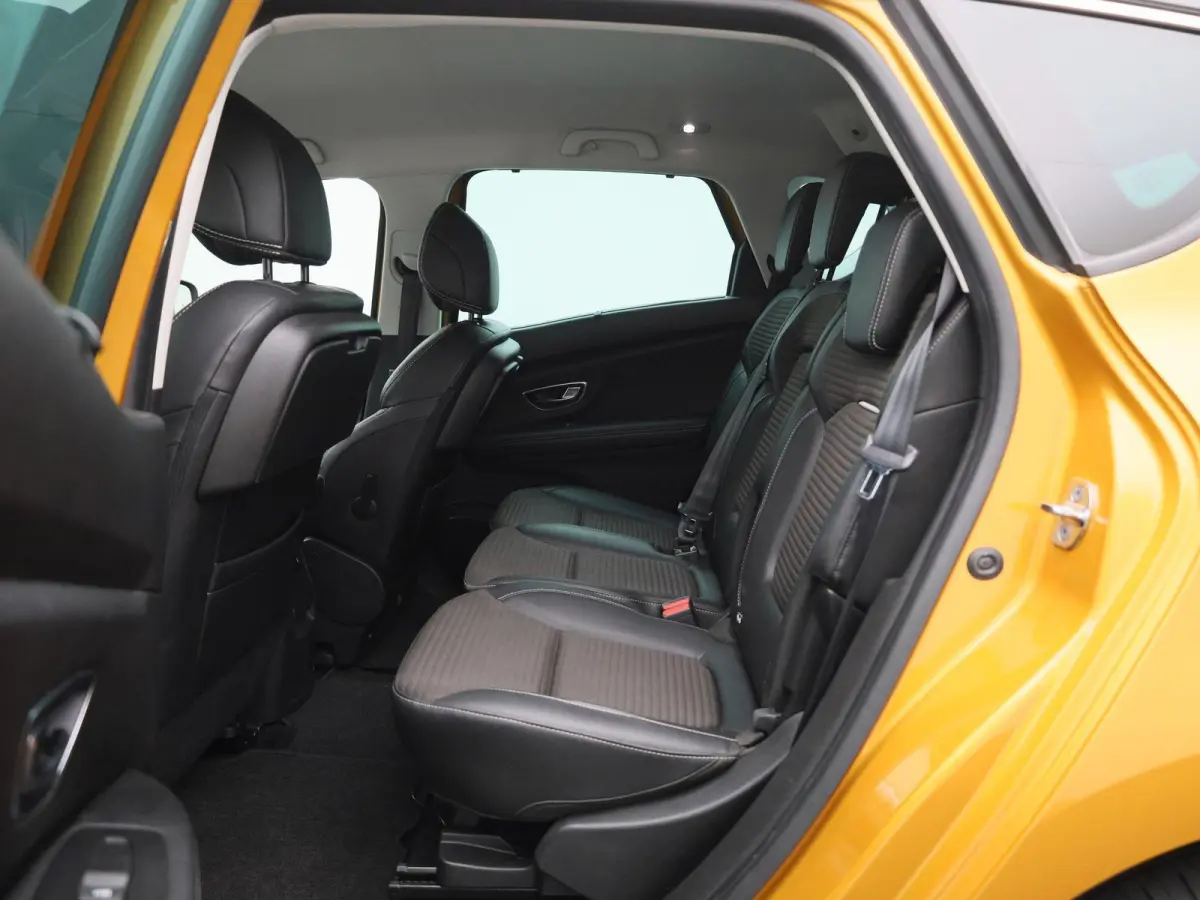 1.2 TCe Intens | Airconditioning | Cruise Control | Lederen Bekleding | Achteruitrijcamera | Trekhaak |
