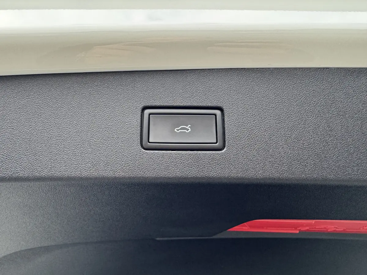 1.5 TSI eHybrid 204PK DSG HYBRID ELEGANCE 360°CAMERA/TREKHAAK/IQ.LIGHT/KEYLESS FABRIEKSGARANTIE