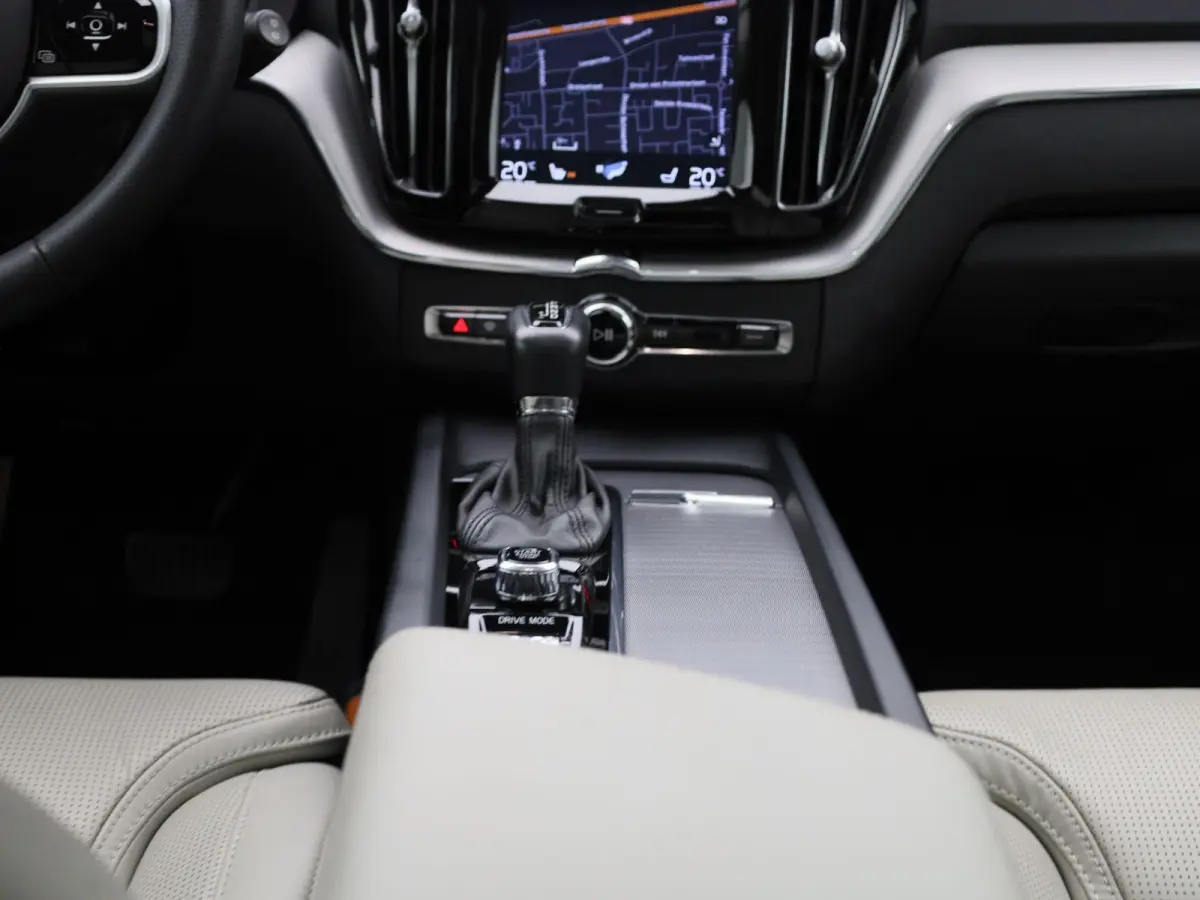 2.0 T5 AWD Inscription | Automaat | Apple Carplay / Android Auto | Stoelverwaming | Stoelventilatie | Achteruitrijcamera |
