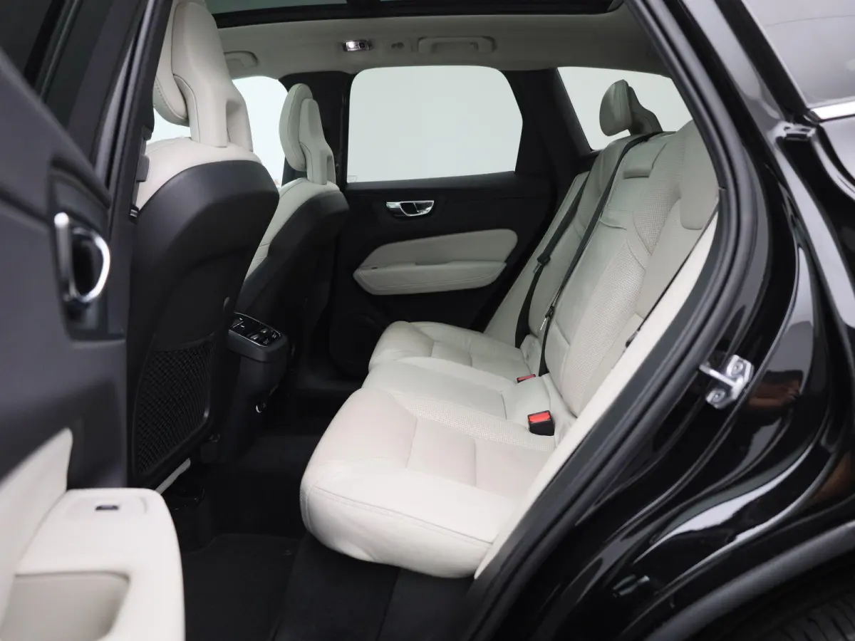 2.0 T5 AWD Inscription | Automaat | Apple Carplay / Android Auto | Stoelverwaming | Stoelventilatie | Achteruitrijcamera |