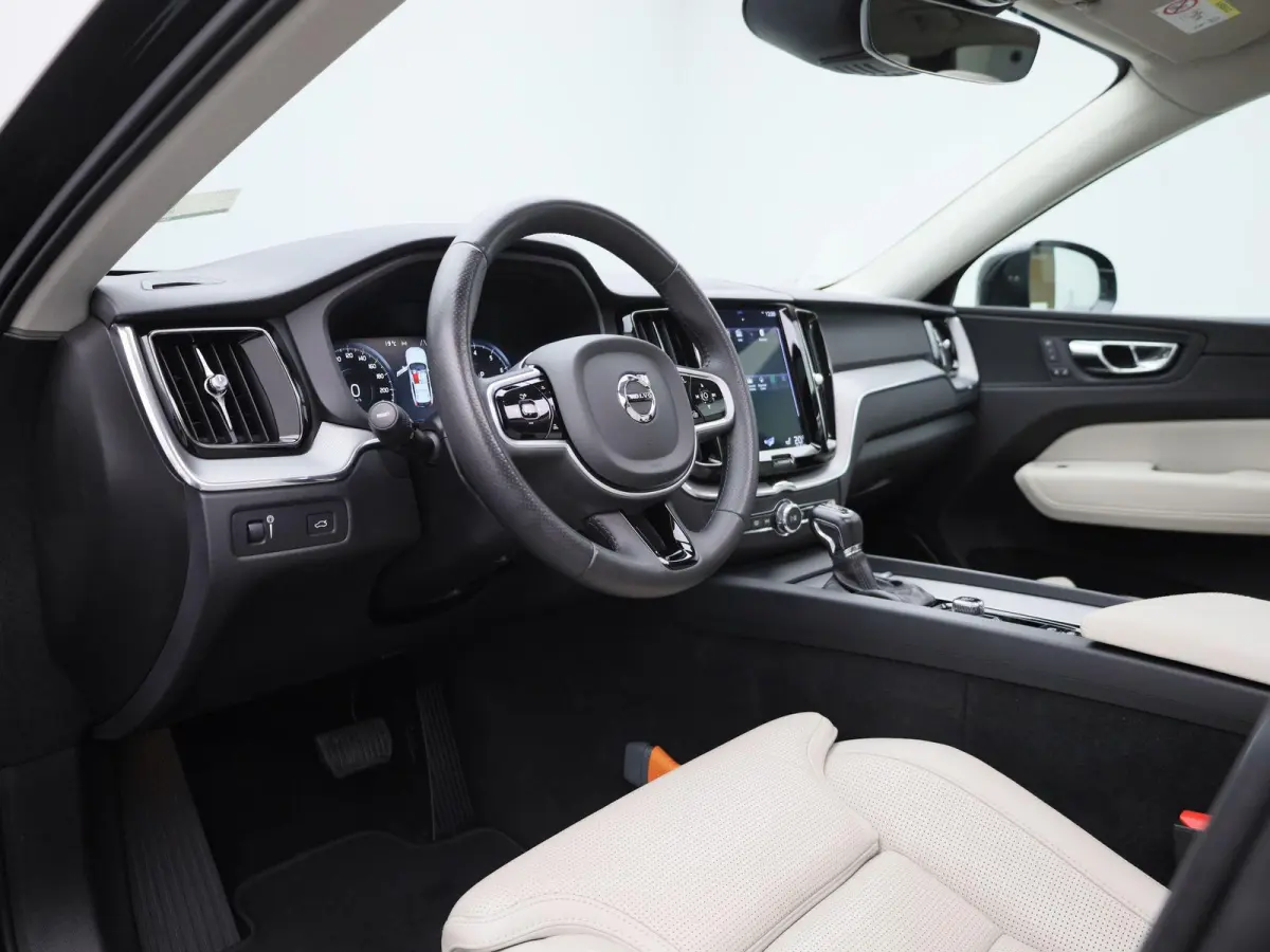 2.0 T5 AWD Inscription | Automaat | Apple Carplay / Android Auto | Stoelverwaming | Stoelventilatie | Achteruitrijcamera |