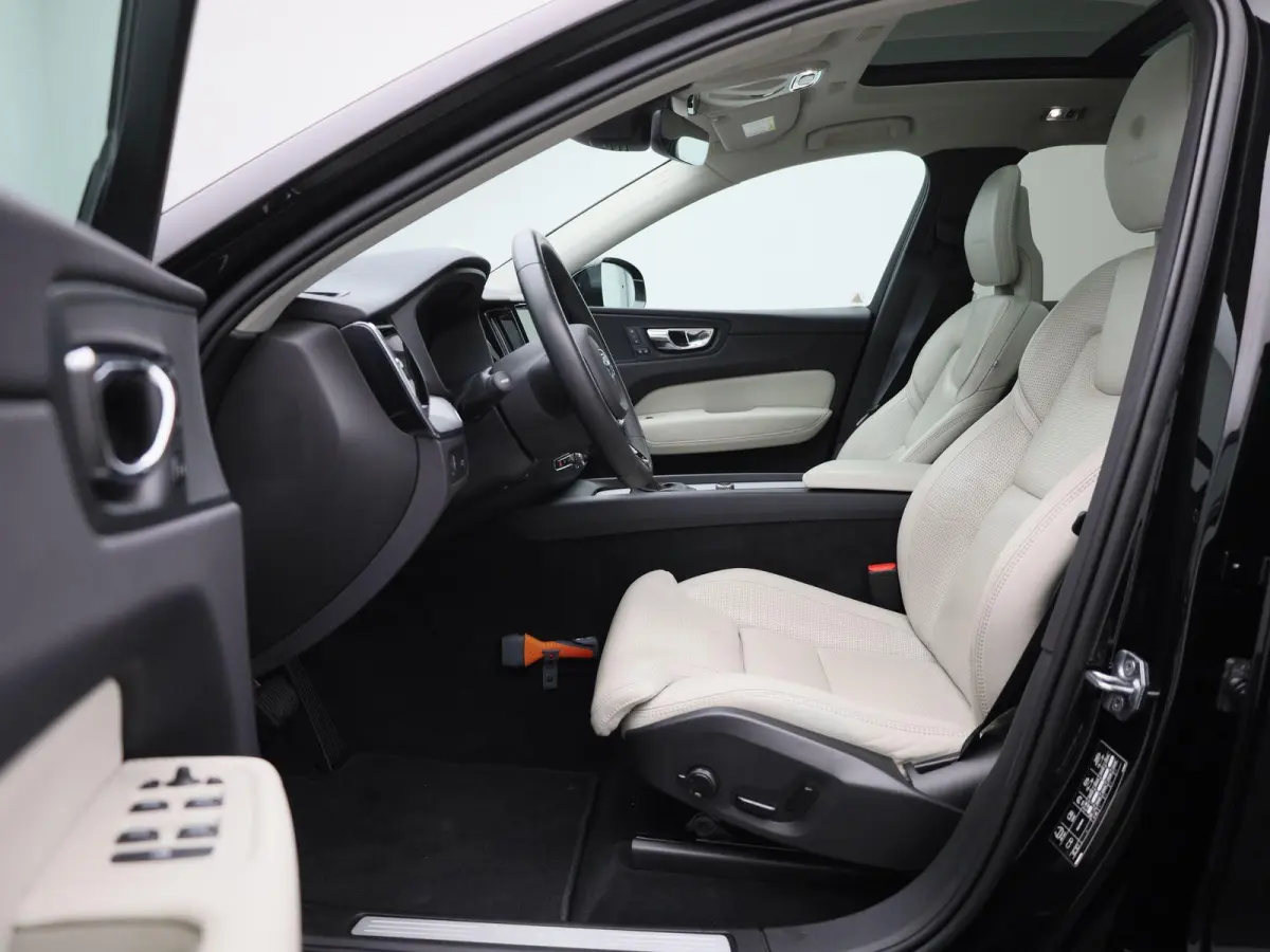 2.0 T5 AWD Inscription | Automaat | Apple Carplay / Android Auto | Stoelverwaming | Stoelventilatie | Achteruitrijcamera |