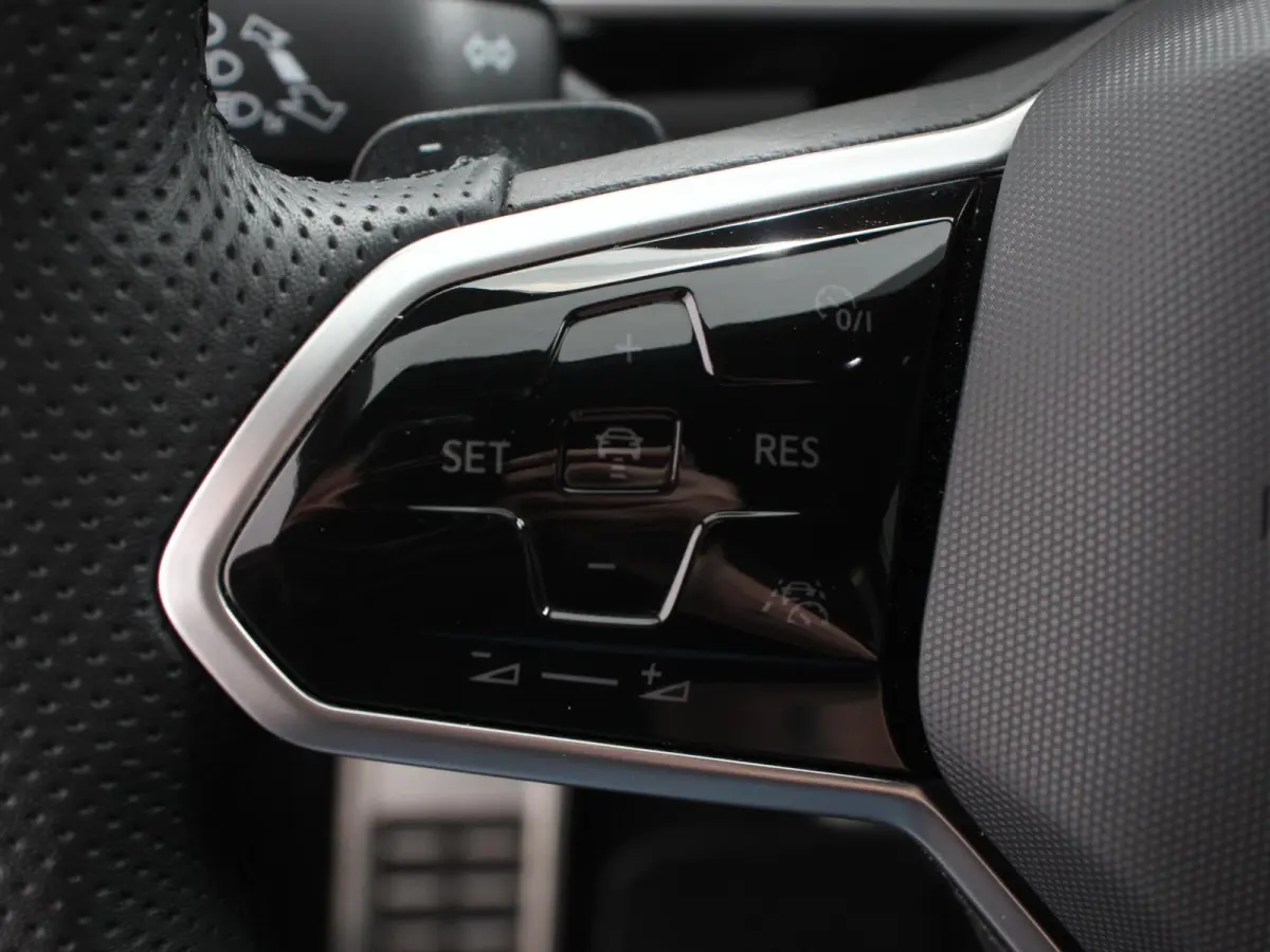 1.5 TSI Automaat R-Line Edition Digitale Cockpit Navigatie Appel Carplay/Android Auto Climate Control Extra getint Glas Stoelverwarming Dab Led Adaptive Cruise Control