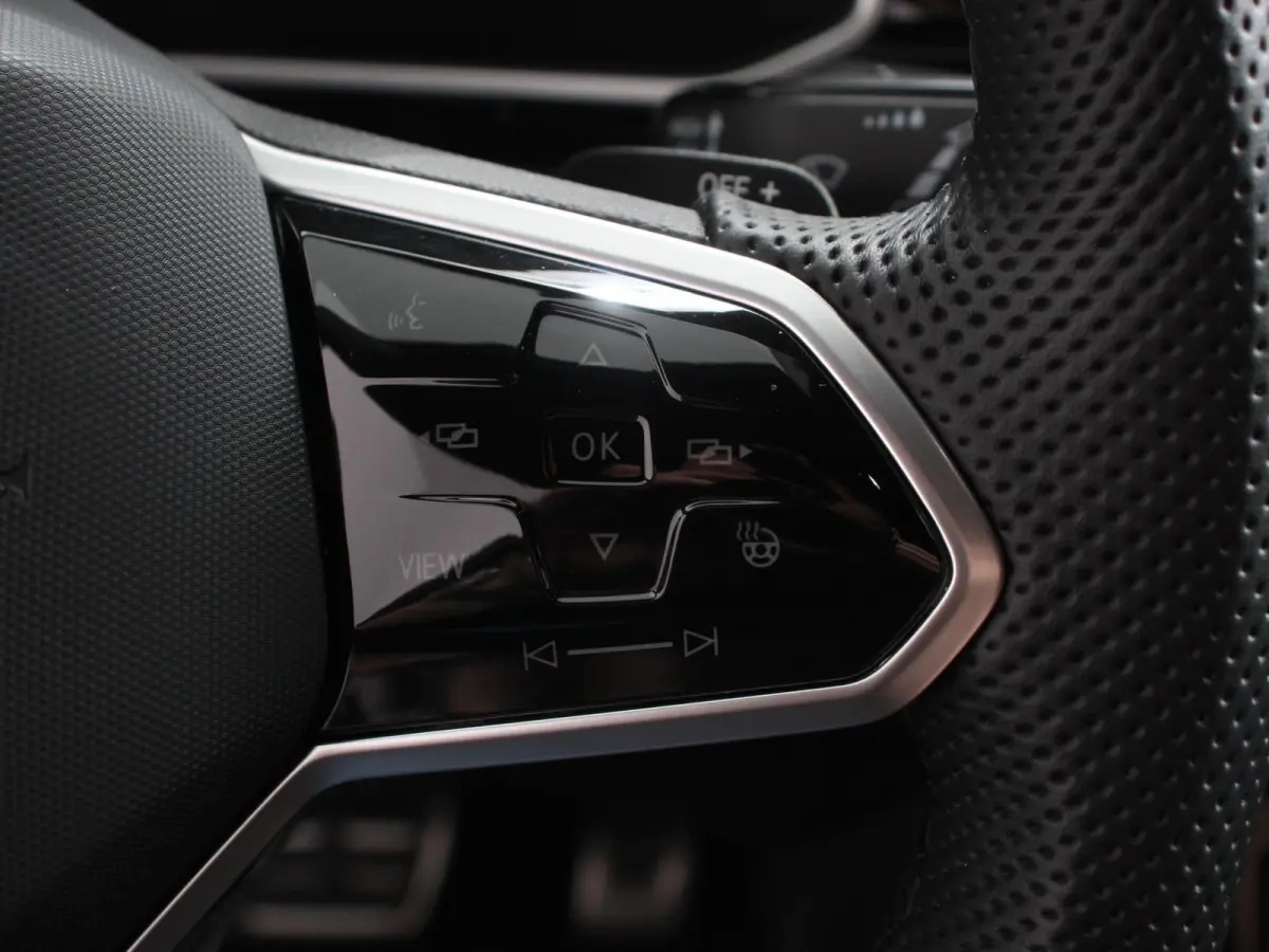 1.5 TSI Automaat R-Line Edition Digitale Cockpit Navigatie Appel Carplay/Android Auto Climate Control Extra getint Glas Stoelverwarming Dab Led Adaptive Cruise Control