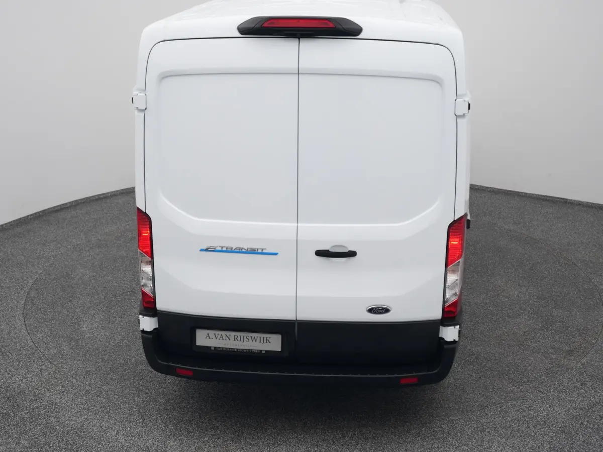 350 L2H2 Trend 68 kWh | CAMERA | CARPLAY | STOELVERWARMING