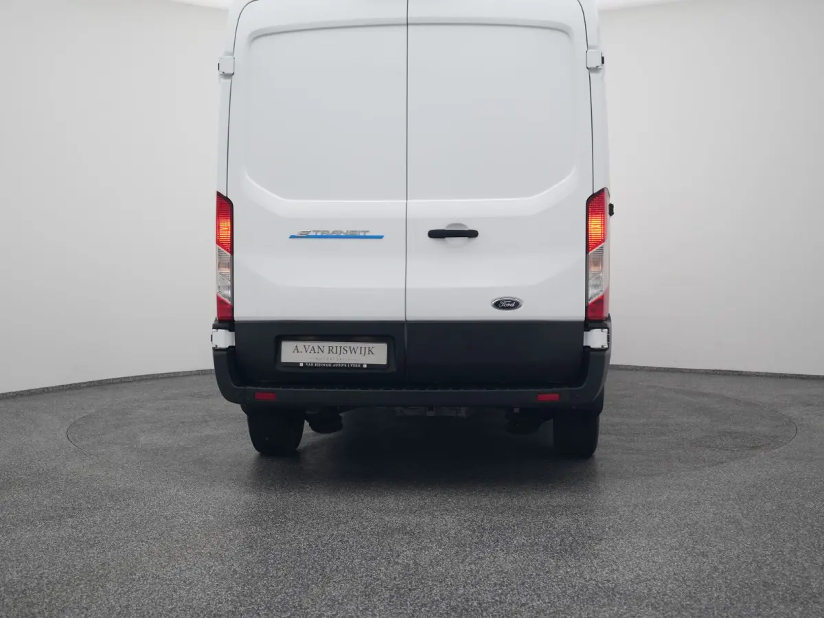 350 L2H2 Trend 68 kWh | CAMERA | CARPLAY | STOELVERWARMING