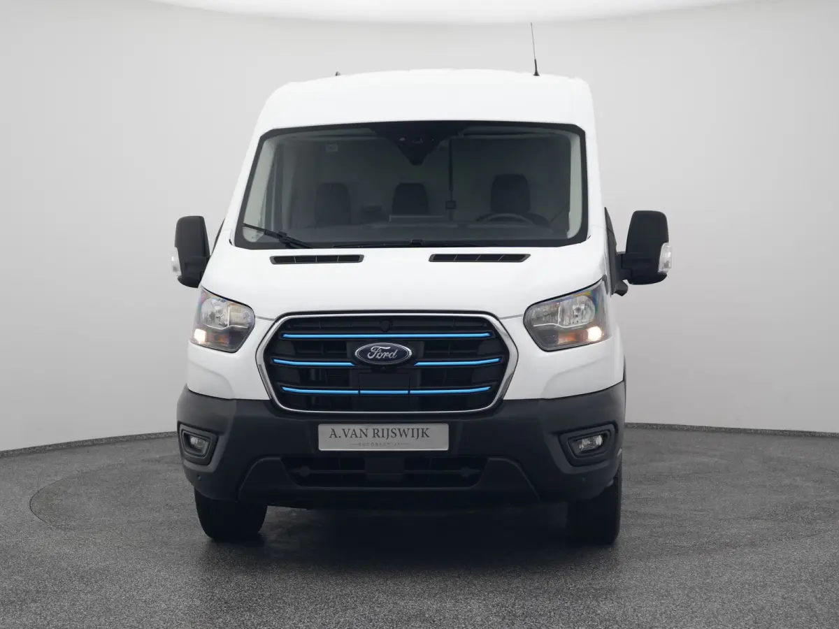 350 L2H2 Trend 68 kWh | CAMERA | CARPLAY | STOELVERWARMING