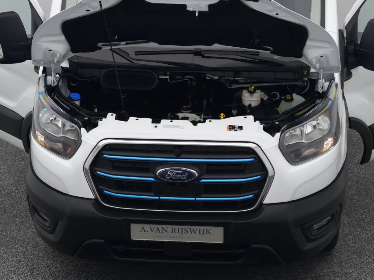 350 L2H2 Trend 68 kWh | CAMERA | CARPLAY | STOELVERWARMING