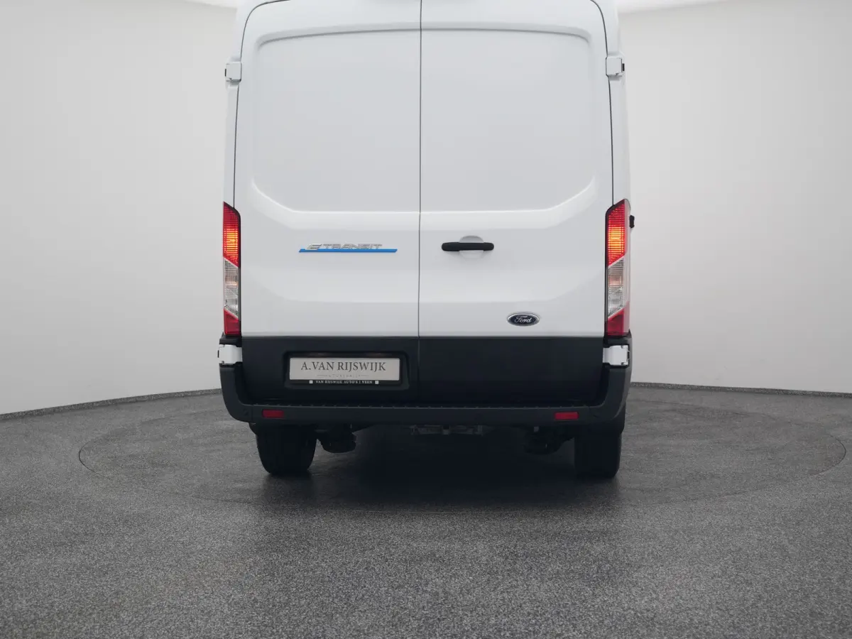350 L2H2 Trend 68 kWh | CAMERA | CARPLAY | STOELVERWARMING