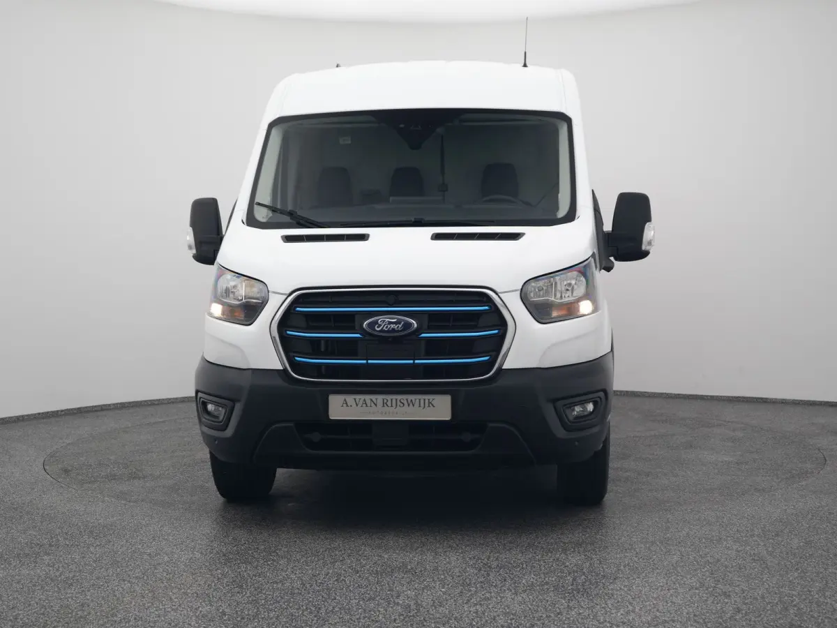 350 L2H2 Trend 68 kWh | CAMERA | CARPLAY | STOELVERWARMING