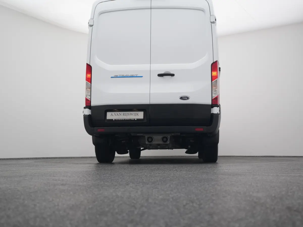 350 L2H2 Trend 68 kWh | CAMERA | CARPLAY | STOELVERWARMING