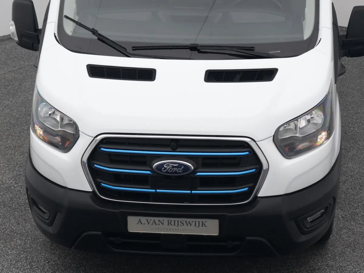 350 L2H2 Trend 68 kWh | CAMERA | CARPLAY | STOELVERWARMING