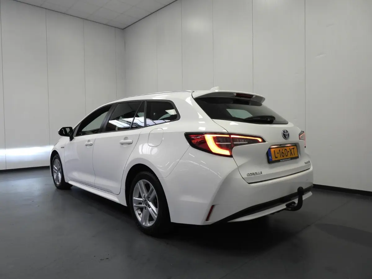 1.8 Hybrid Business NAVI-APP/TREKH./ADAPT.CRUISE/LED/16"LMV!