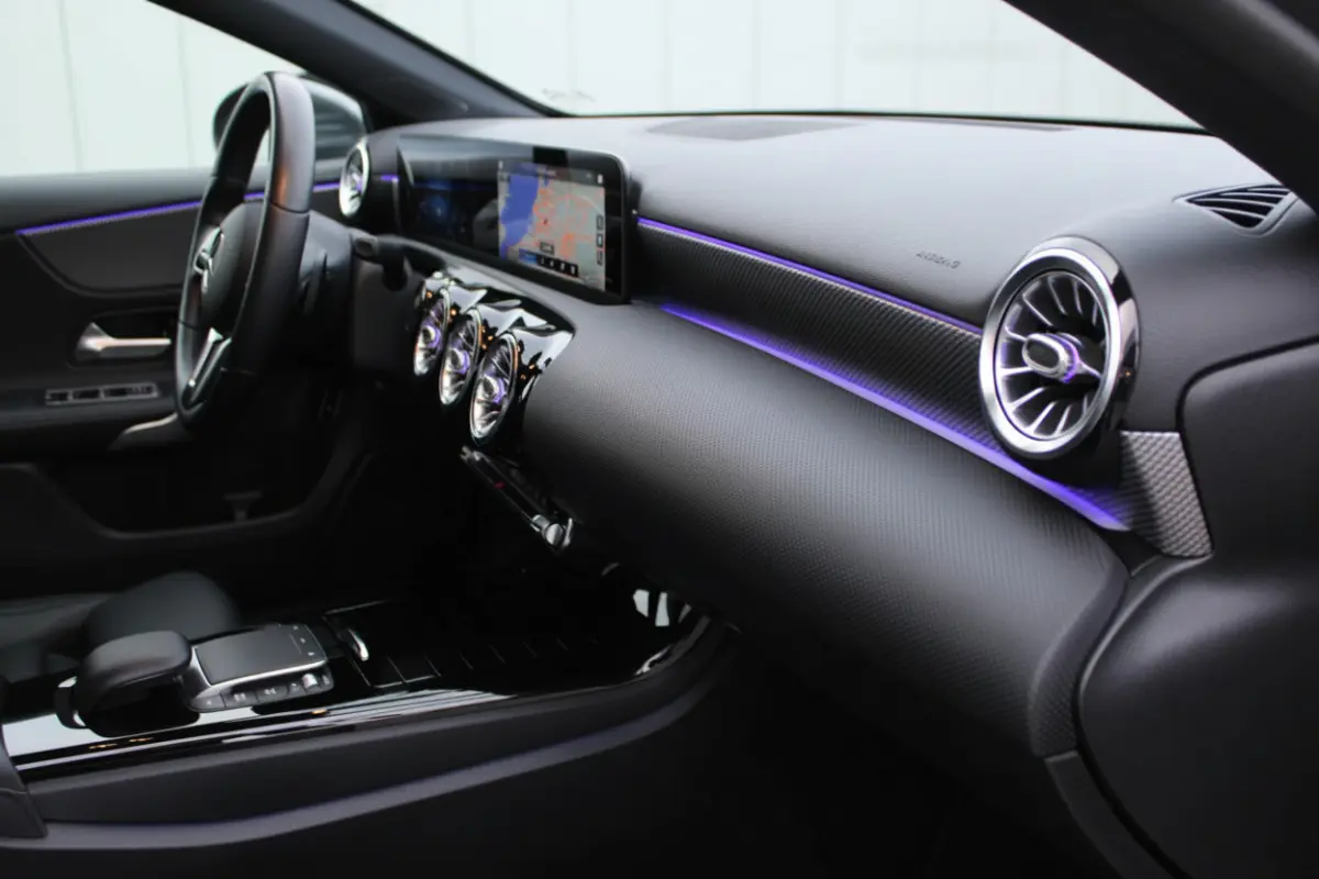 250e AUT8 Premium NIGHT PAKKET LEDER SFEER CARPLAY