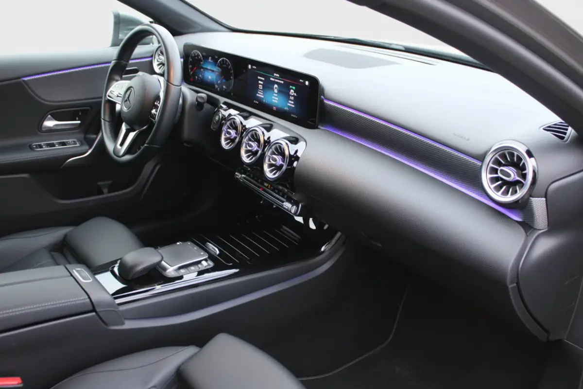 250e AUT8 Premium NIGHT PAKKET LEDER SFEER CARPLAY