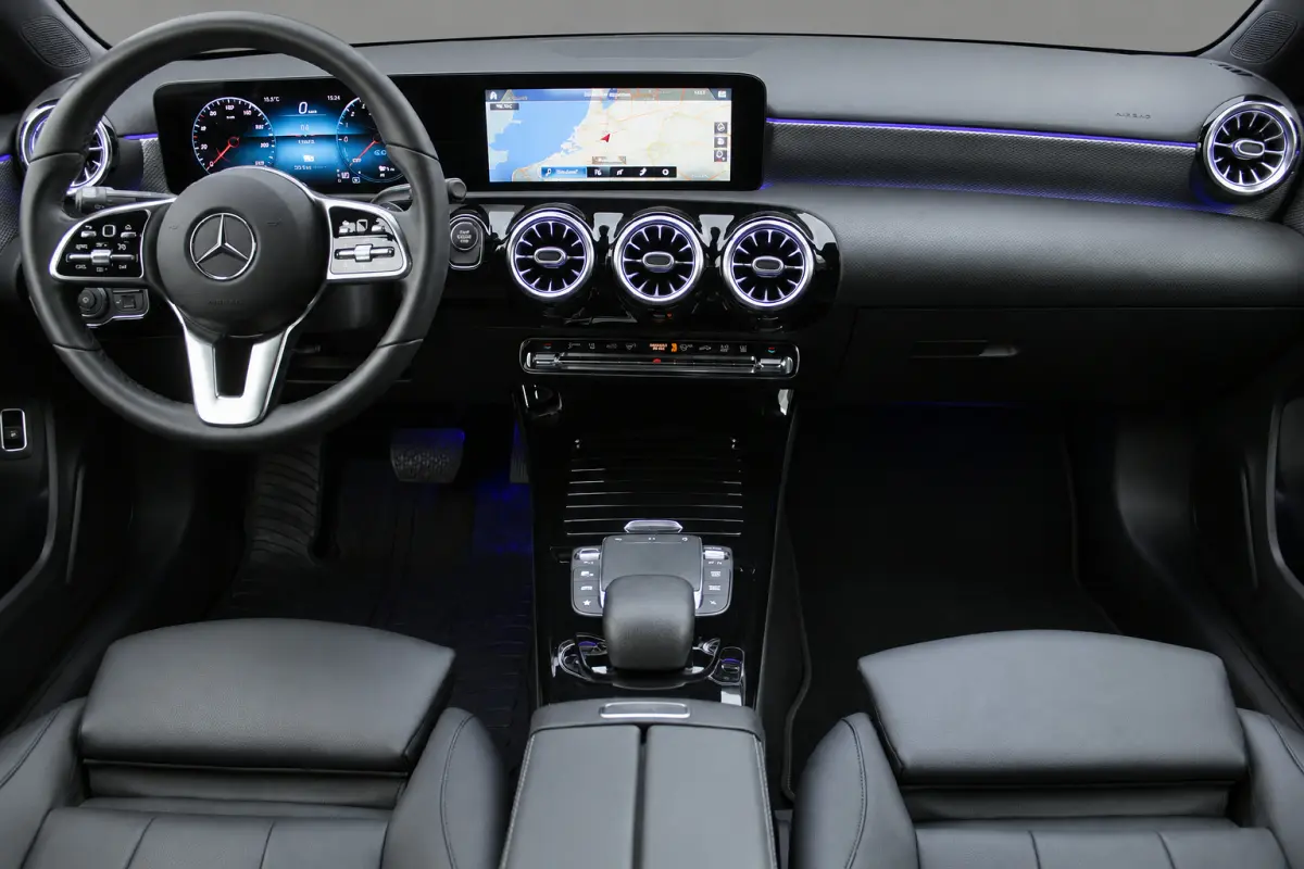250e AUT8 Premium NIGHT PAKKET LEDER SFEER CARPLAY