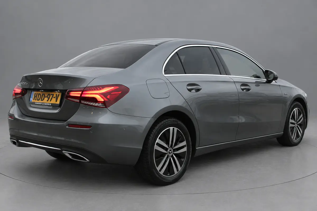 250e AUT8 Premium NIGHT PAKKET LEDER SFEER CARPLAY